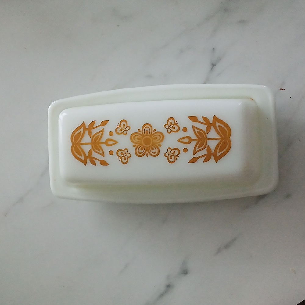 Vintage Pyrex Butterfly Gold Floral Butter Dish